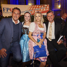 HC Strache und Norber Hofer mit Frauen im Dirndl