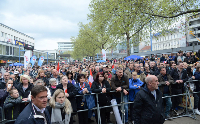 Teilnehmerinnen und Teilnehmer der Asyldemonstration